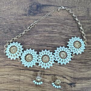 Elegant Gold and Blue Floral Necklace and Earring Set